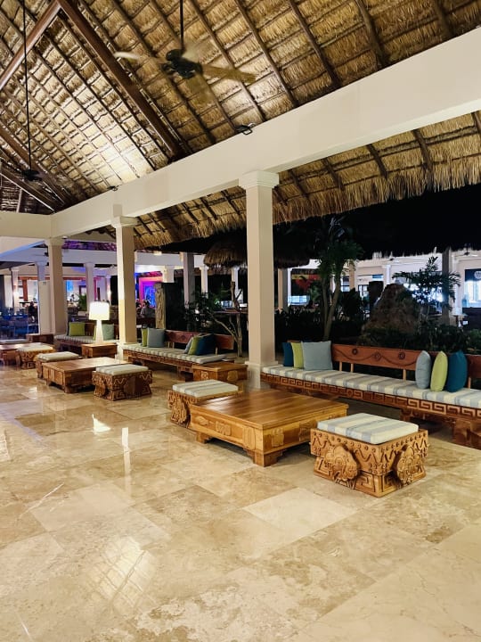 Lobby Iberostar Waves Tucan