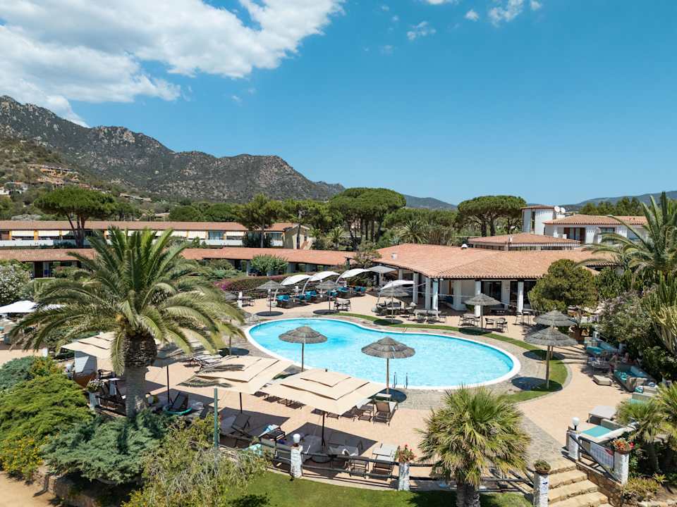 Pool Cormoran Hotel & Residence