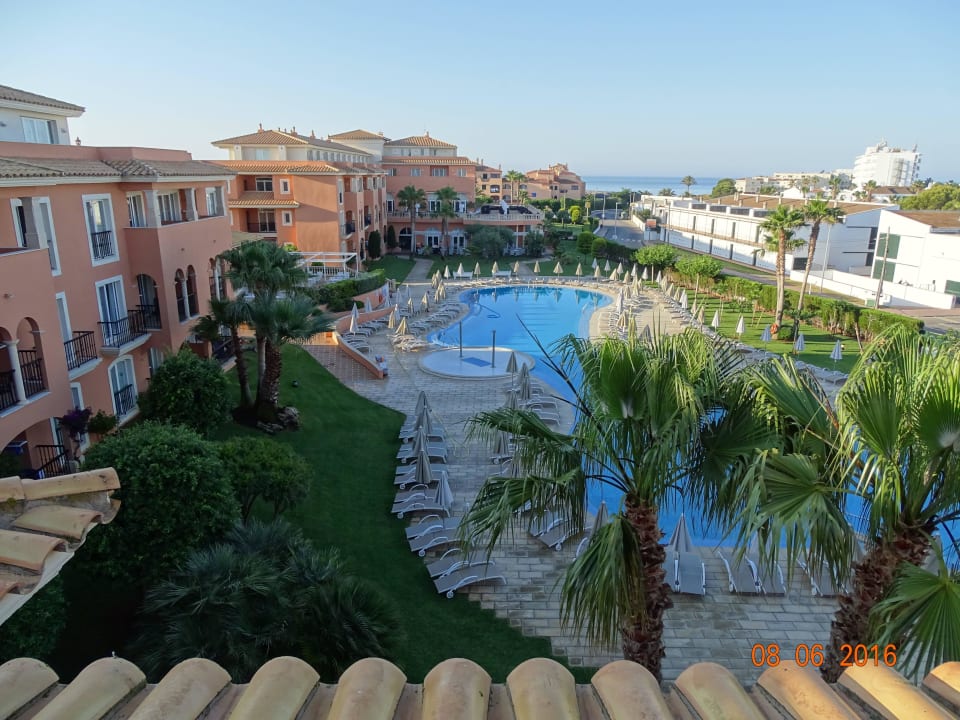 Hotelanlage m it Pool Grupotel Macarella Suites and Spa