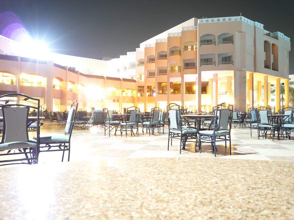 Aussen Beach Albatros Resort