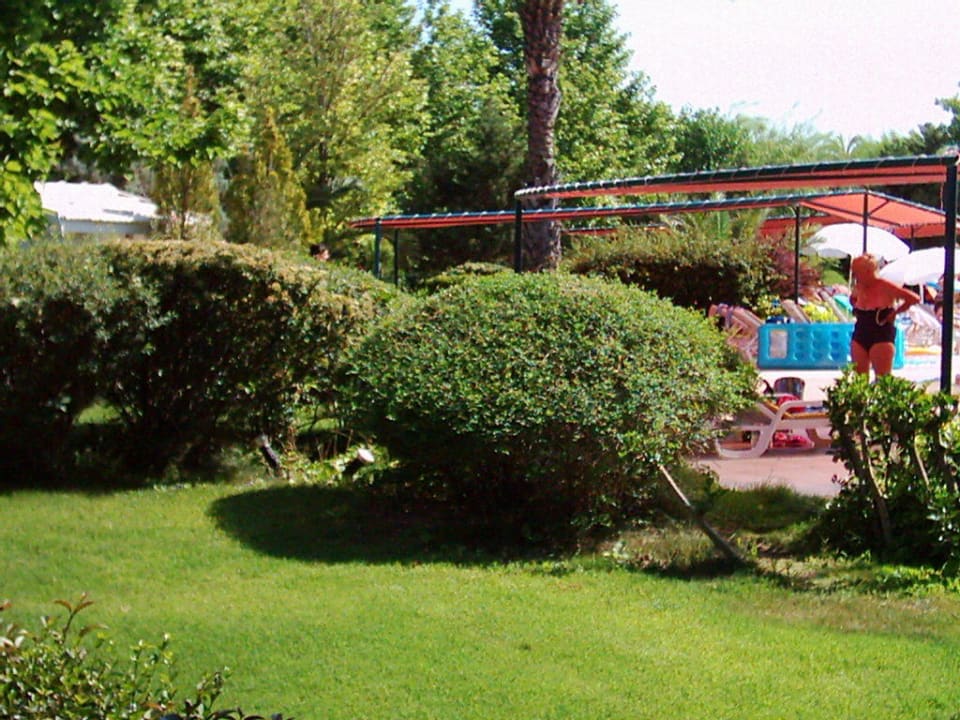 Sonnensegel am Pool Le Jardin Resort