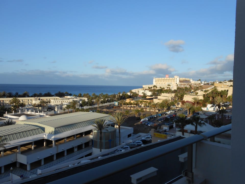 RIU Hotel/Parkplatz afrik.Markt Servatur Alameda de Jandía