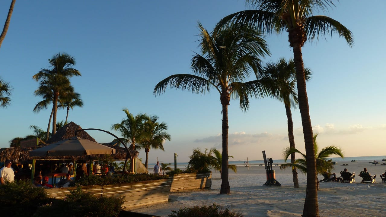 Unsere hoteleigene Strandbar Hotel Outrigger Beach Resort