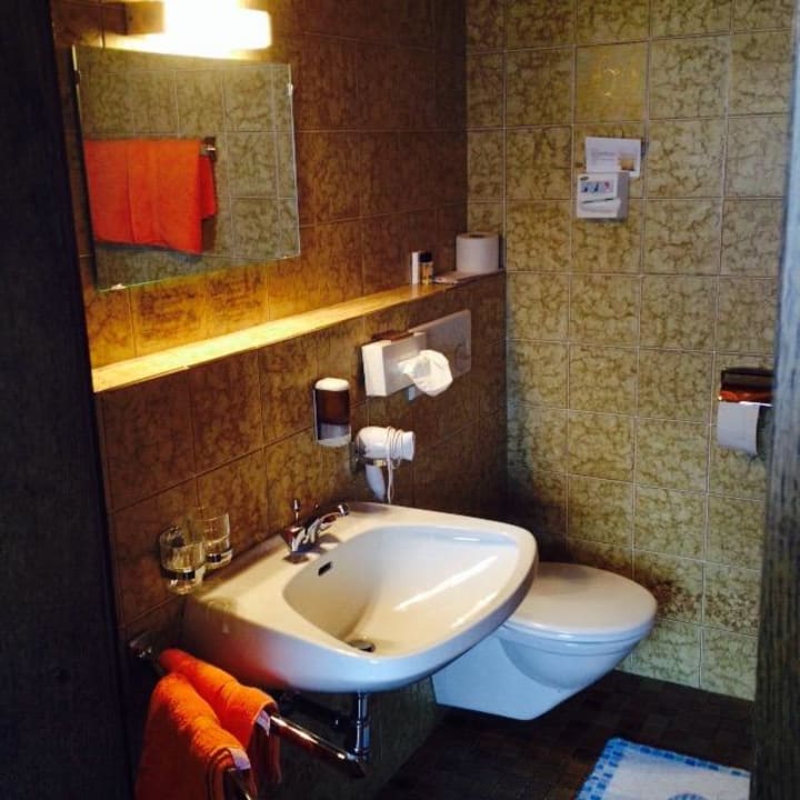 Bad im alten Gebäude  Hotel Heigenhauser