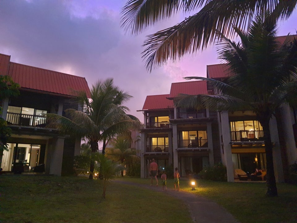 Außenansicht Crystals Beach Resort Belle Mare, a member of Radisson Individuals
