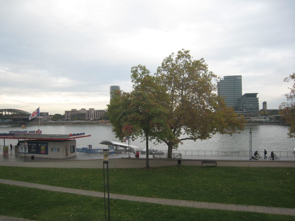 Ausblick auf den Rhein Altstadt Apartment Enteresan