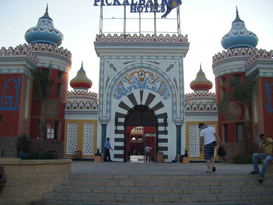 Eingang zu Hotel Pickalbatros Alf Leila Wa Leila Resort - Neverland Hurghada