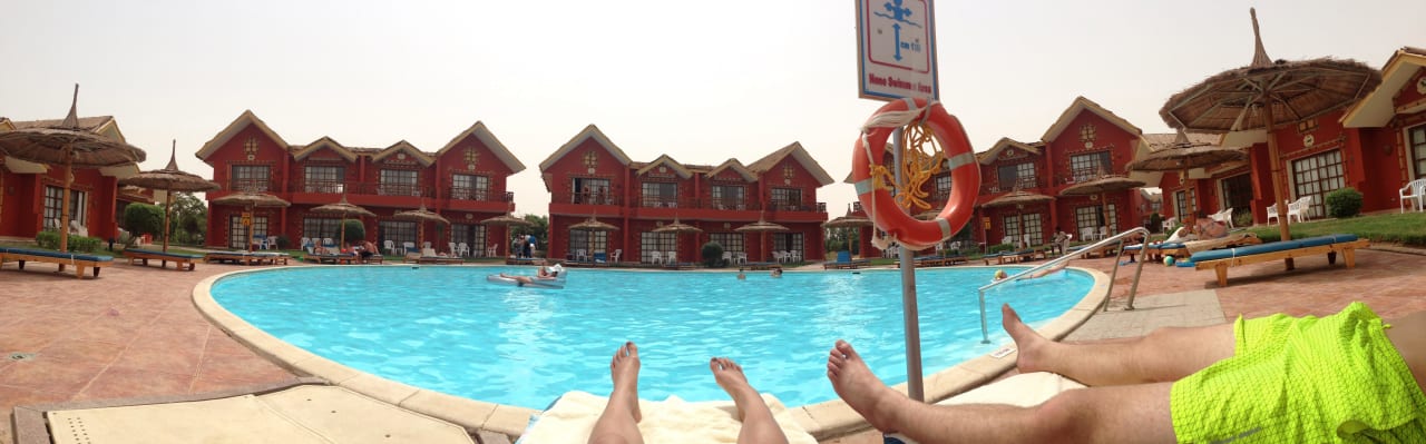 Pool hinter dem Bungalow Pickalbatros Alf Leila Wa Leila Resort - Neverland Hurghada