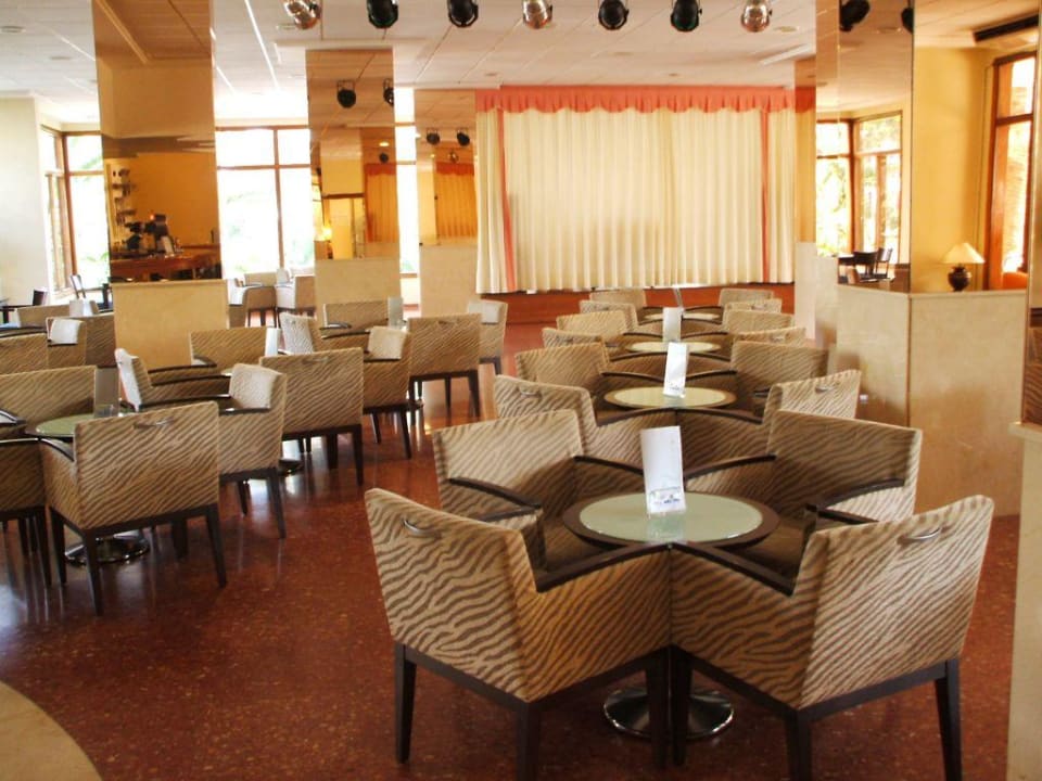 Aufenthaltsraum mit Bühne Hotel Port Denia