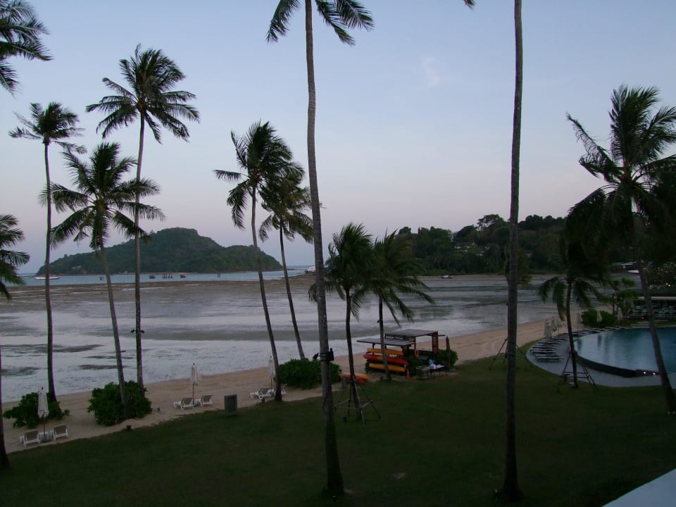Plage à marée basse Crowne Plaza Phuket Panwa Beach