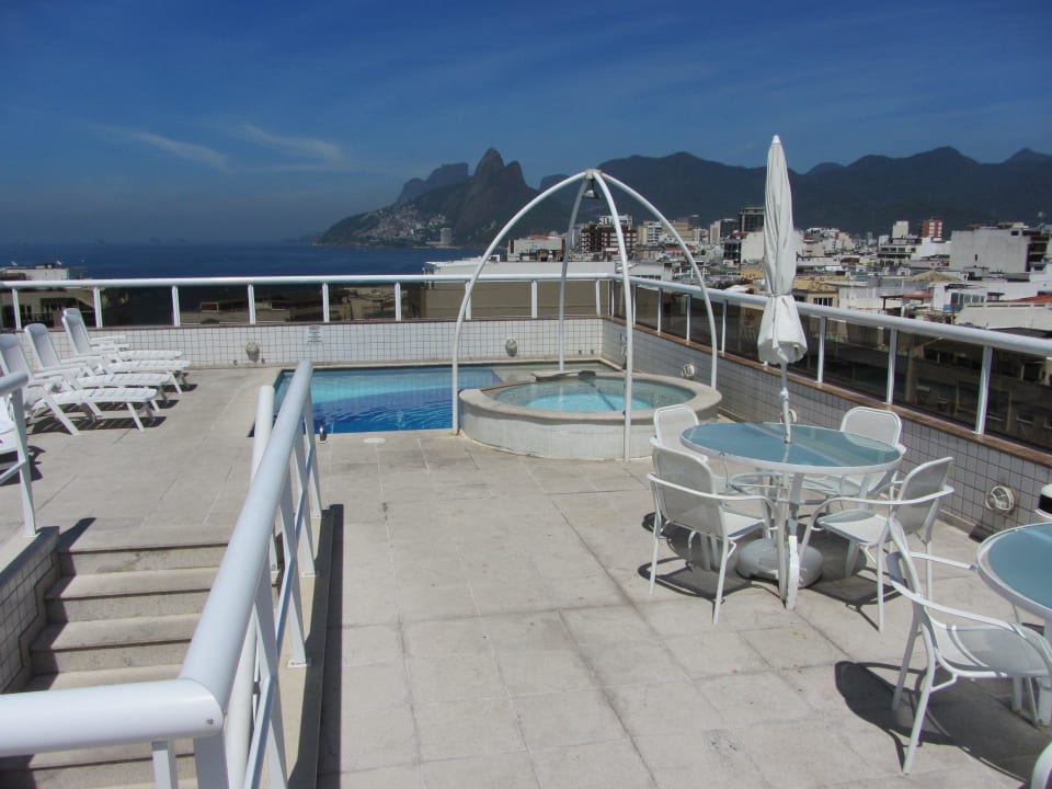 Pool auf dem Dach-Blick zu Ipanema Hotel Atlantis Copacabana