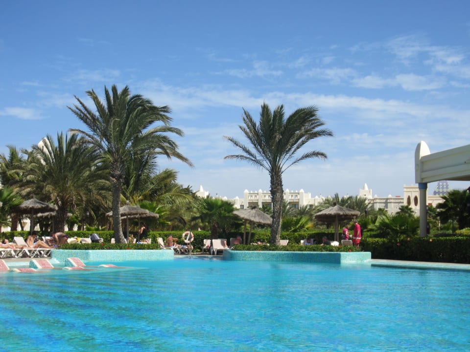 Kleiner Teil der Poolanlage Hotel Riu Karamboa