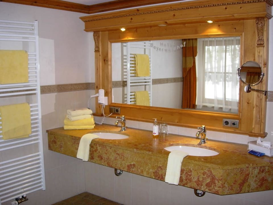 Großzügiges Badezimmer Hotel Bayerwaldhof
