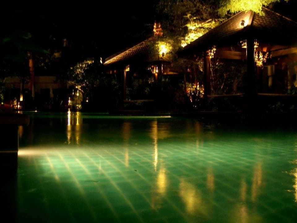 Pool bei Nacht Woodlands Hotel & Resort