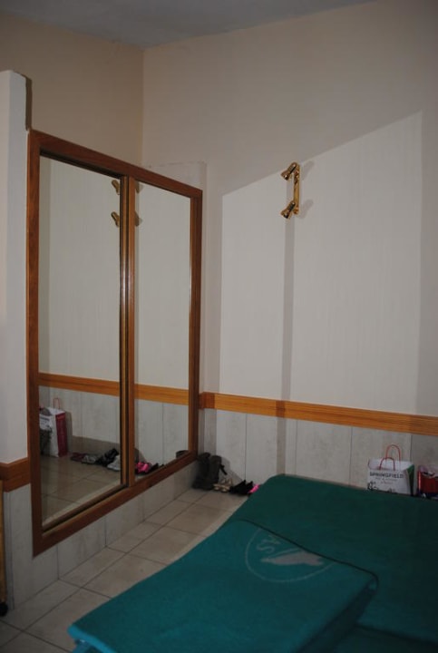 Eingemauerter Kleiderschrank im Schlafzimmer Suites & Villas by Dunas