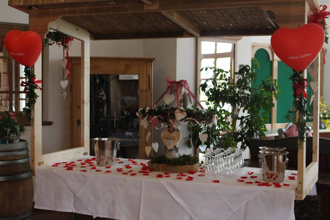 Muttertagsbrunch Eingangsbereich Lisi Family Hotel Reith bei Kitzbühel