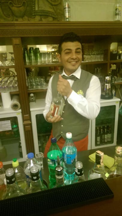 Der lachende Kellner Diamond Excellence Resort & Spa