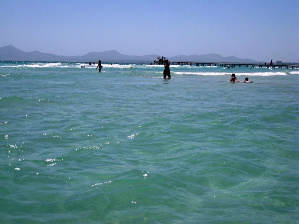 Blick vom Strand aufs Meer allsun Hotel Eden Alcudia