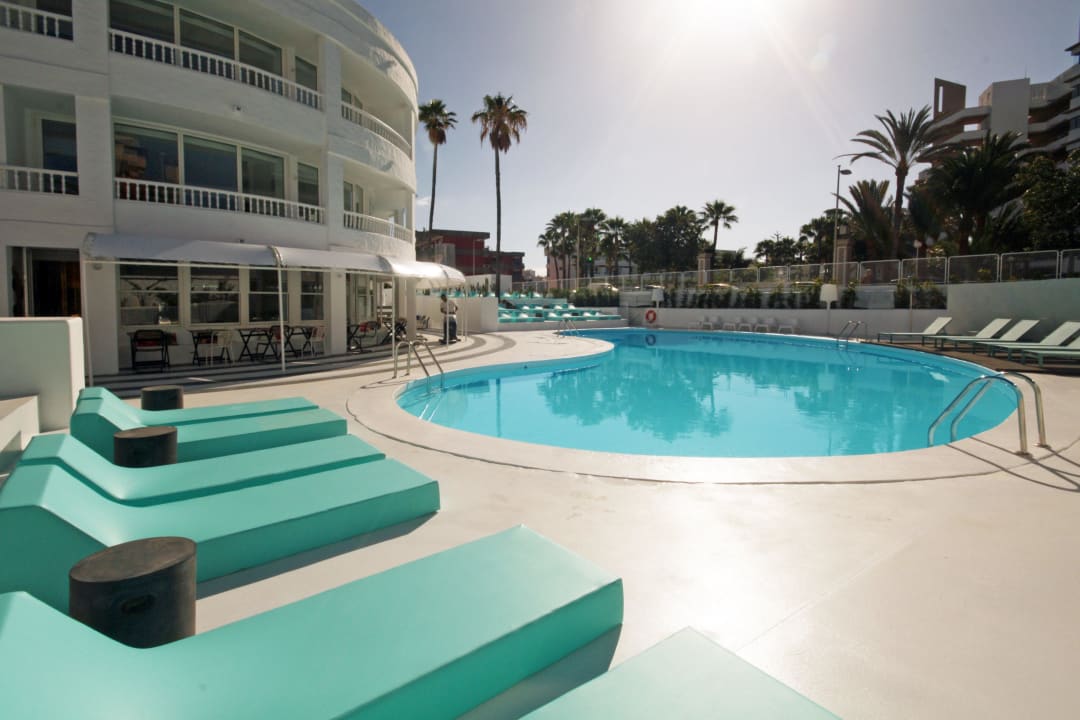 Pool Sunbeds Hotel Gold by Marina