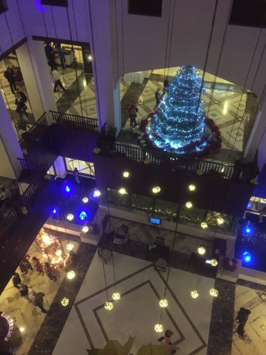 Der Blick von oben in die Lobby. Steigenberger Aqua Magic