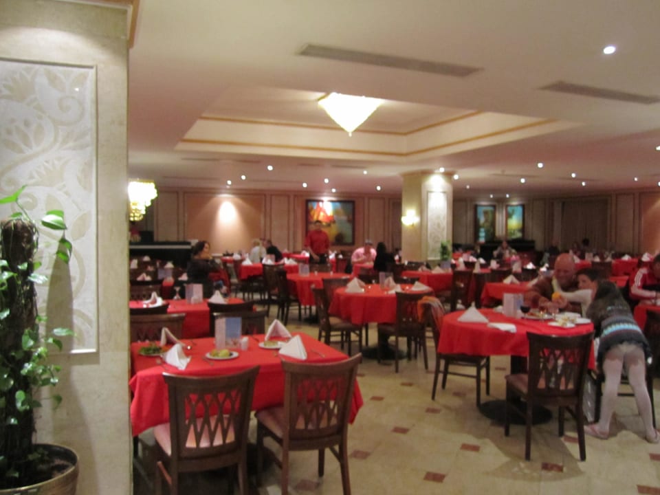 Tische Sultan Gardens Resort