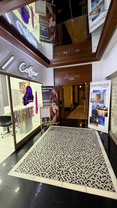 Sonstiges Paloma Pasha