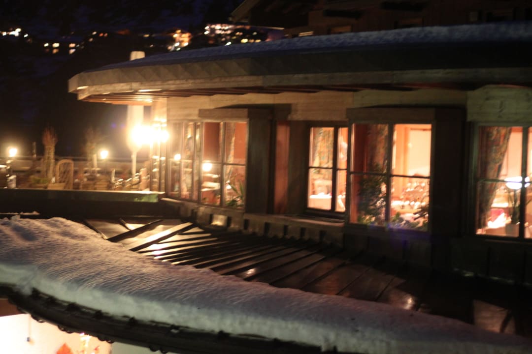 Blick vom Balkon des Zimmers auf das Restaurant IFA Alpenhof Wildental Kleinwalsertal