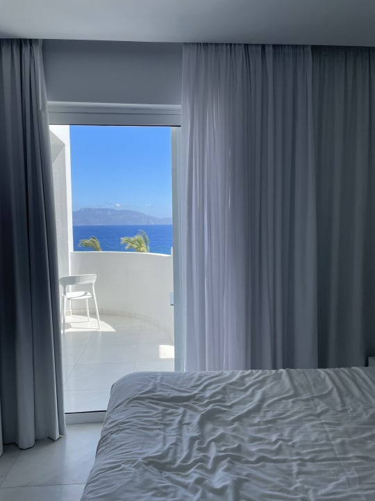 Zimmer Dimitra Beach Hotel & Suites