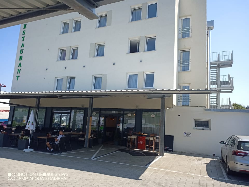 Außenansicht Hotel in Laisen