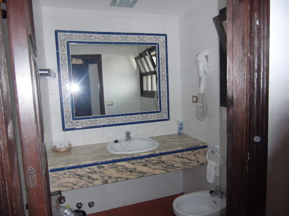 Badezimmer groß genug! Hotel Parque Tropical