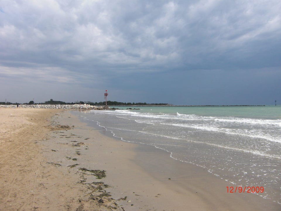 Strand nach kurzem Unwetter Camping Waikiki
