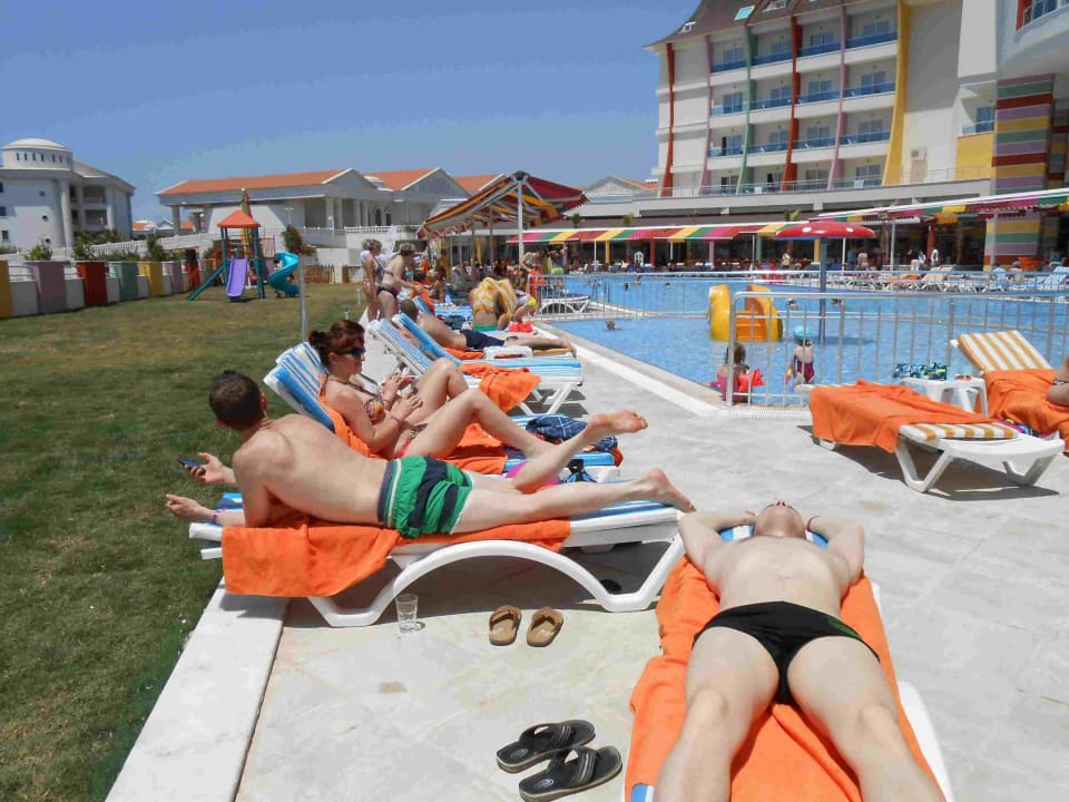 Pool Ramada Resort by Wyndham Side