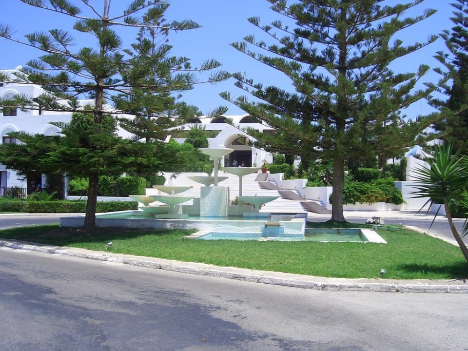 Einfahrt zum Hotel TUI BLUE Oceanis Beach and Spa Resort