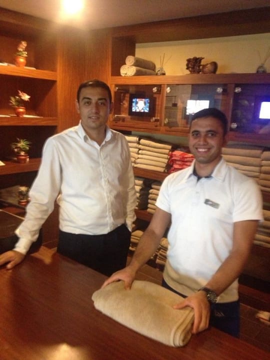 Poolchef  Burhan und sein Mitarbeiter Limak Lara Deluxe Hotel & Resort