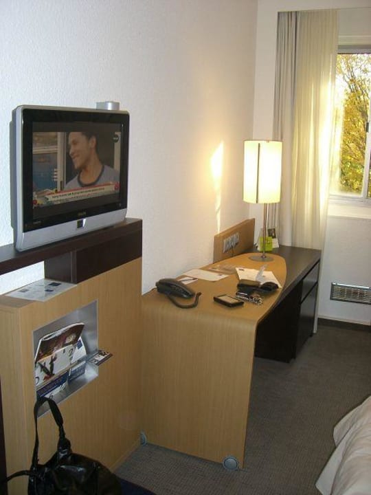 Schreibtisch Flachbild TV Hotel Novotel Breda