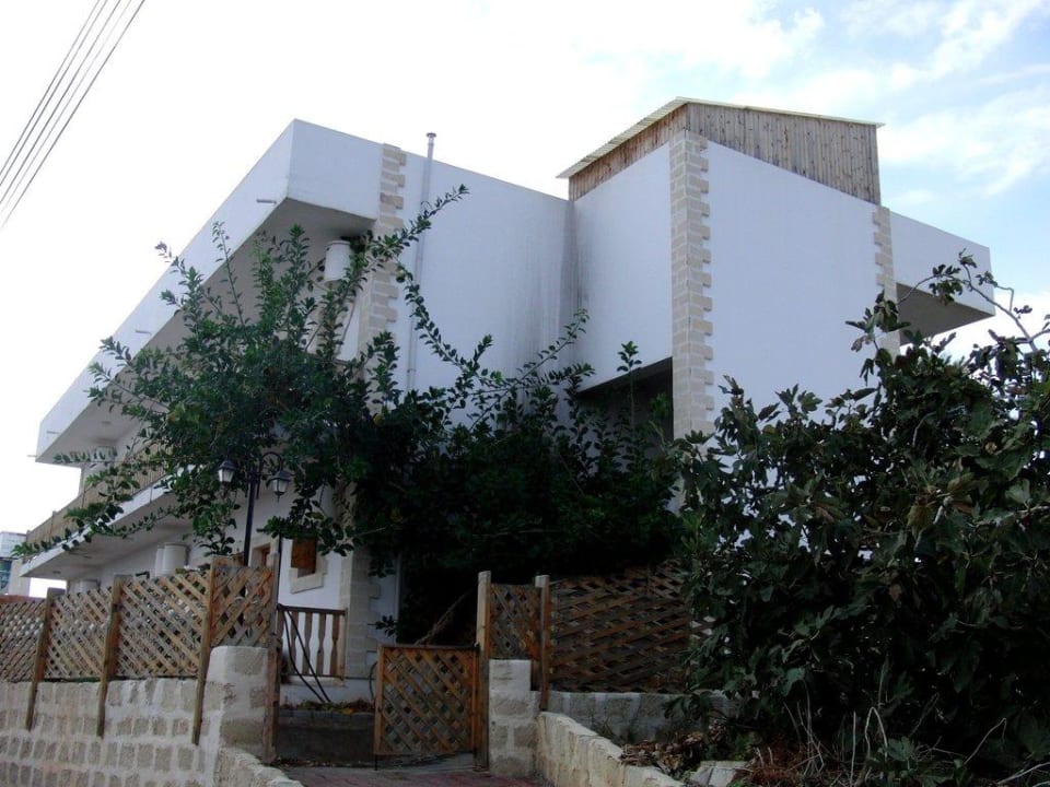 Hotel outside Nitovikla Garden Hotel