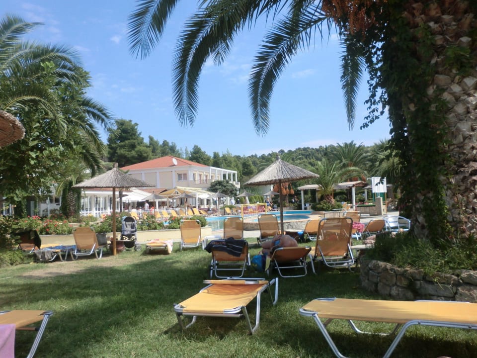 Garten Blick Pool / Restaurant Hotel Chrousso Village
