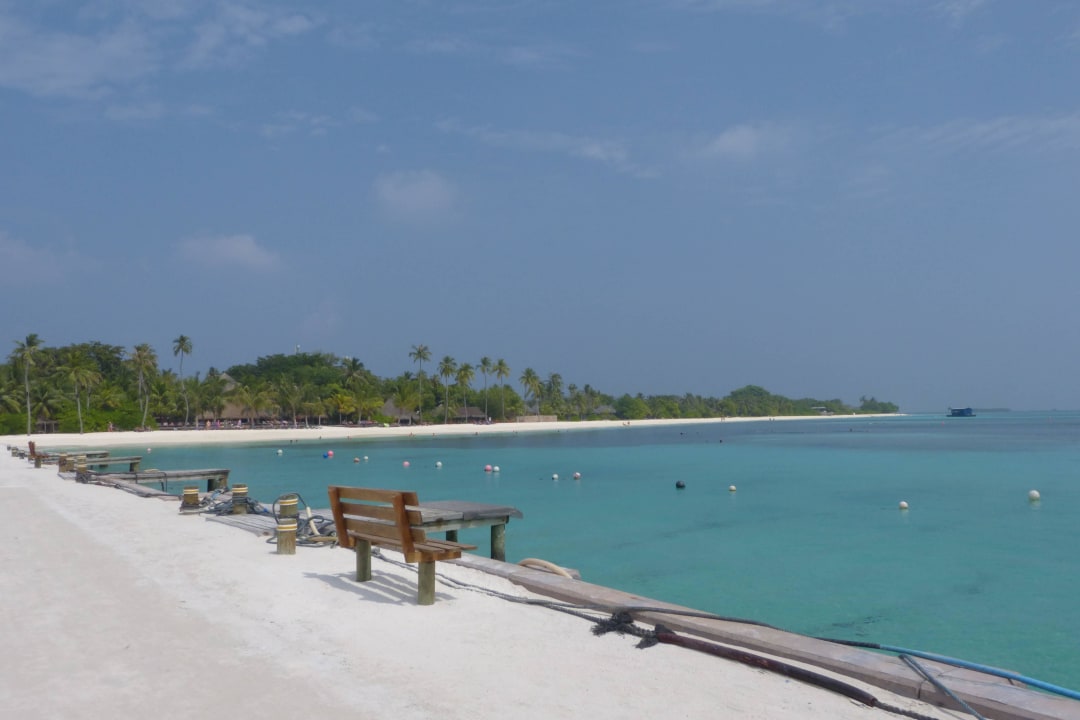 Strand vom Steg Kuredu Island Resort & Spa