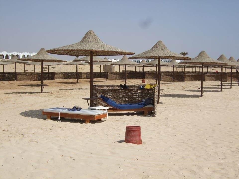 Die einsame Liege Hotel Gorgonia Beach Resort