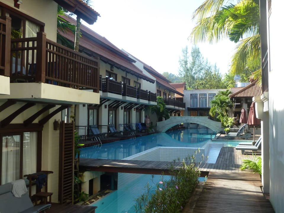 Pool und Hotel vorn Khaolak Oriental Resort - Adults only
