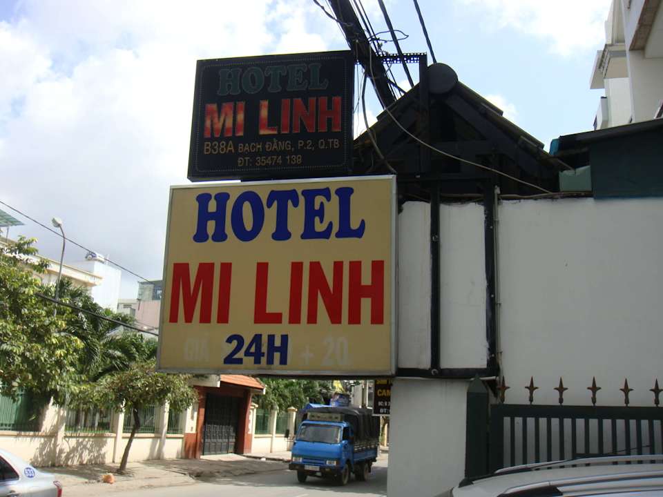 An belebter Straße, aber nachts ruhig genug Mi Linh Hotel