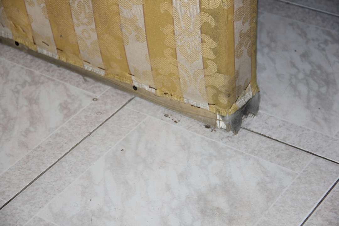 Befestigungsart der Stofftapete auf Italienisch Hotel Quisisana