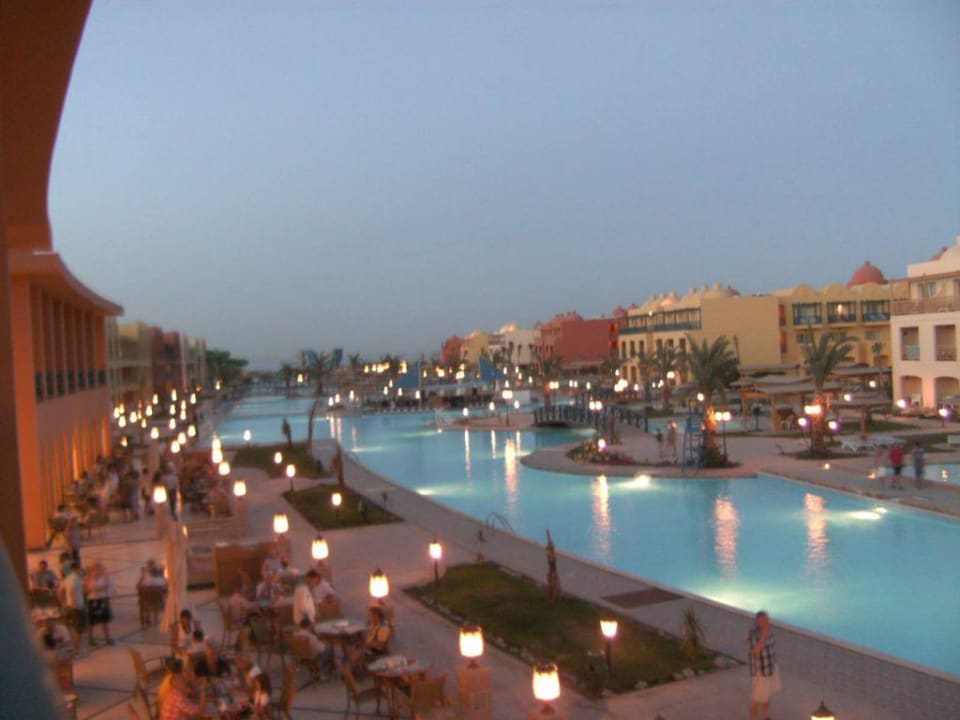 Vue exterieur by night Titanic Beach Spa & Aqua Park