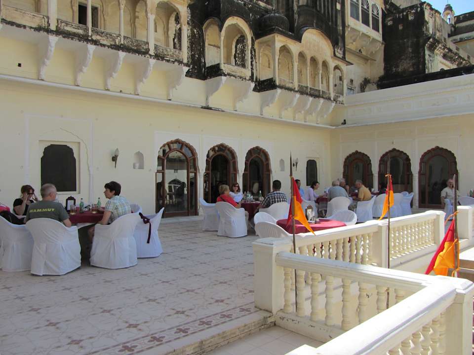Terrasse bei der Rezeption Hotel Mandawa Castle