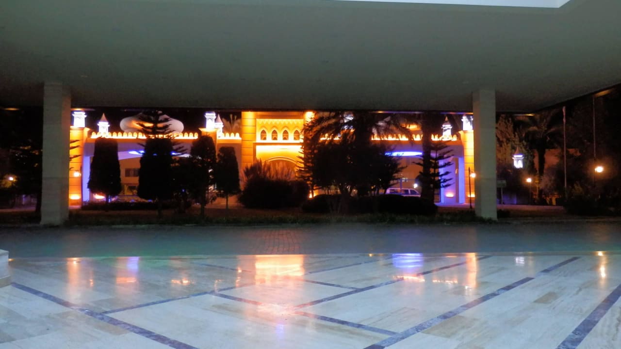 Kamelya zum Ausgang Kamelya Collection Selin Hotel