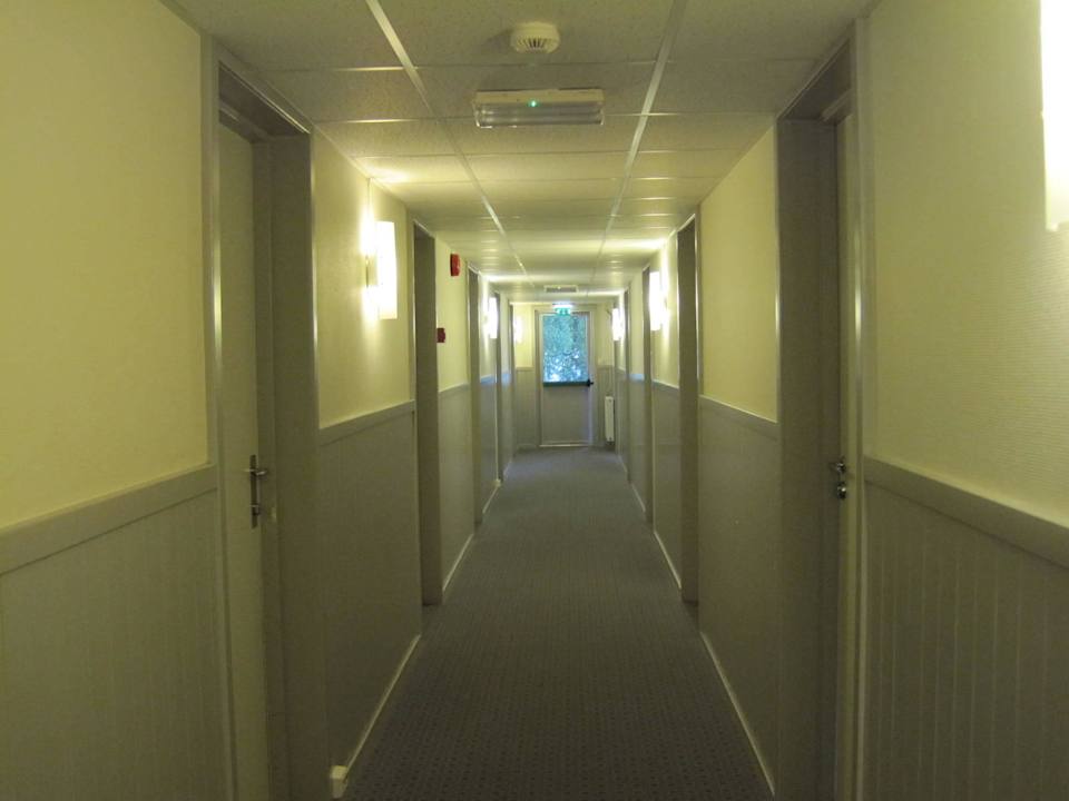 Korridor zu den Zimmern Hotel Hovdetun - Gjøvik Vandrerhjem