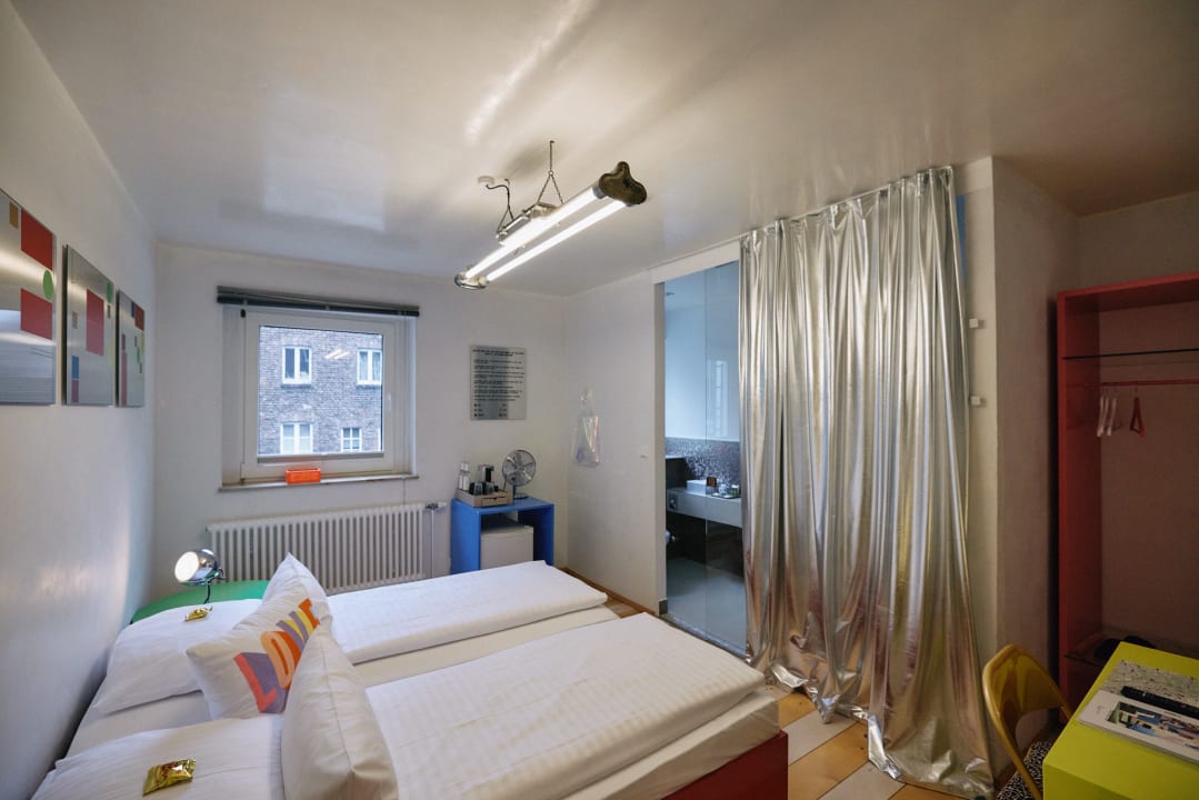 Zimmer 18Arts Hotel - Living in a Gallery!