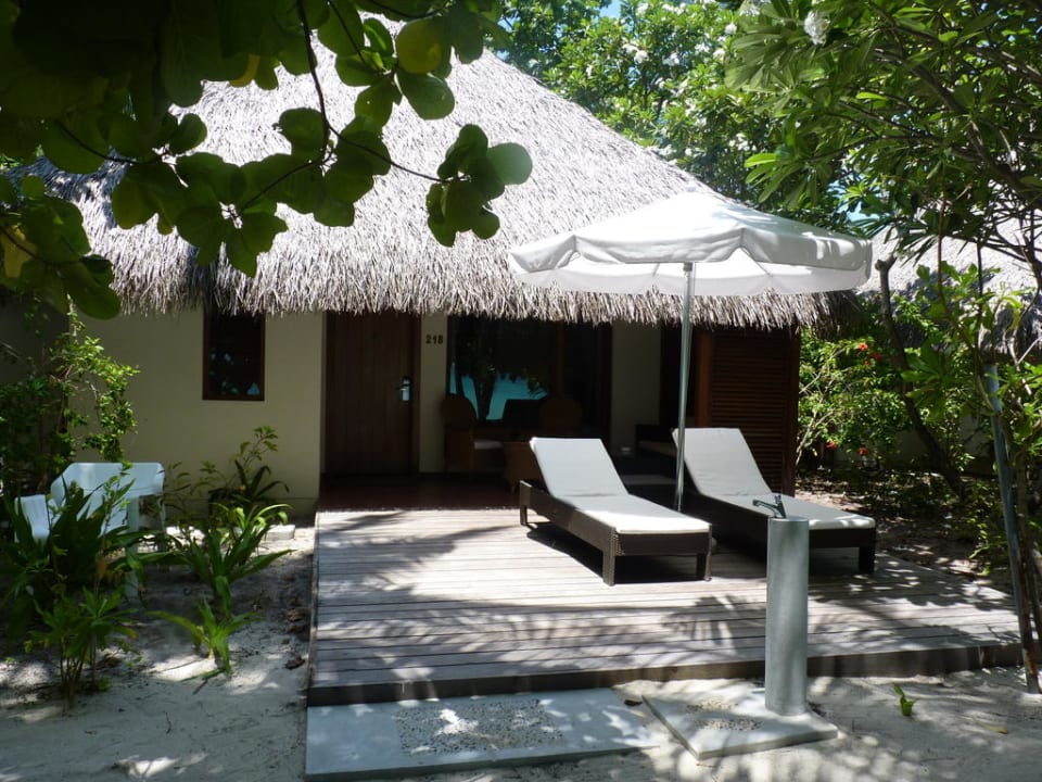 Deluxe Beach Bungalow mit Jacuzzi Kuramathi Maldives