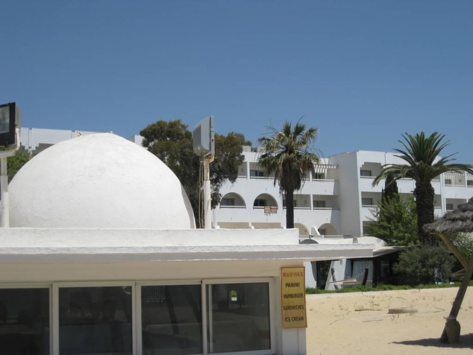 Noch nicht geöffneter Strandimbiss  The Orangers Beach Resort and Bungalows