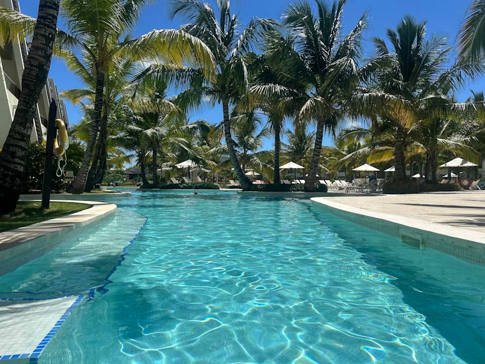 Pool Dreams Onyx Resort & Spa